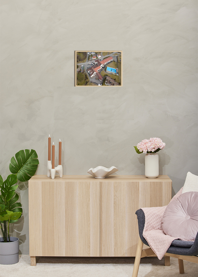 Eksempel på innrammet dronefoto i 30x40 cm format