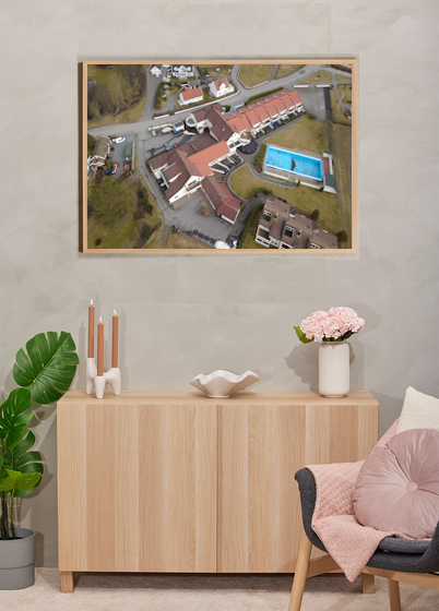 Eksempel på innrammet dronefoto i 70x100 cm format